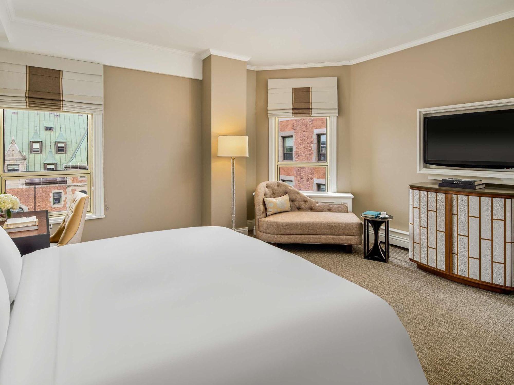 Deluxe Queen Room