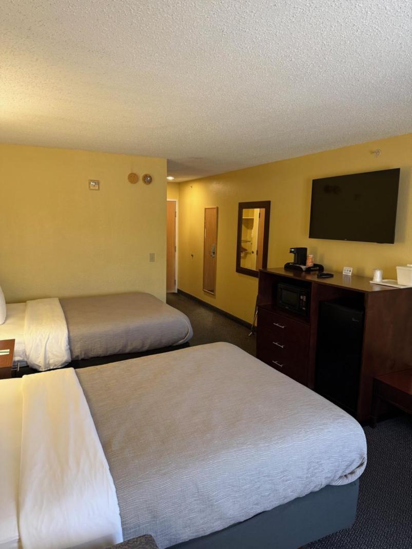 Double Room with Two Double Beds - Accessible/Non-Smoking