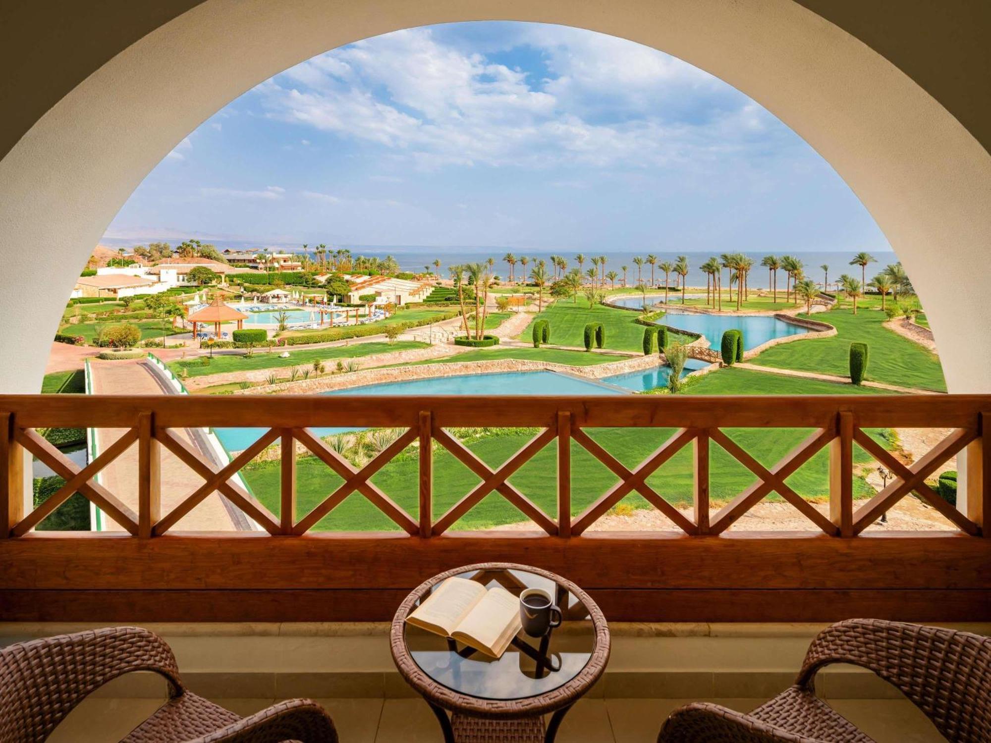 Deluxe King Room with Sea View