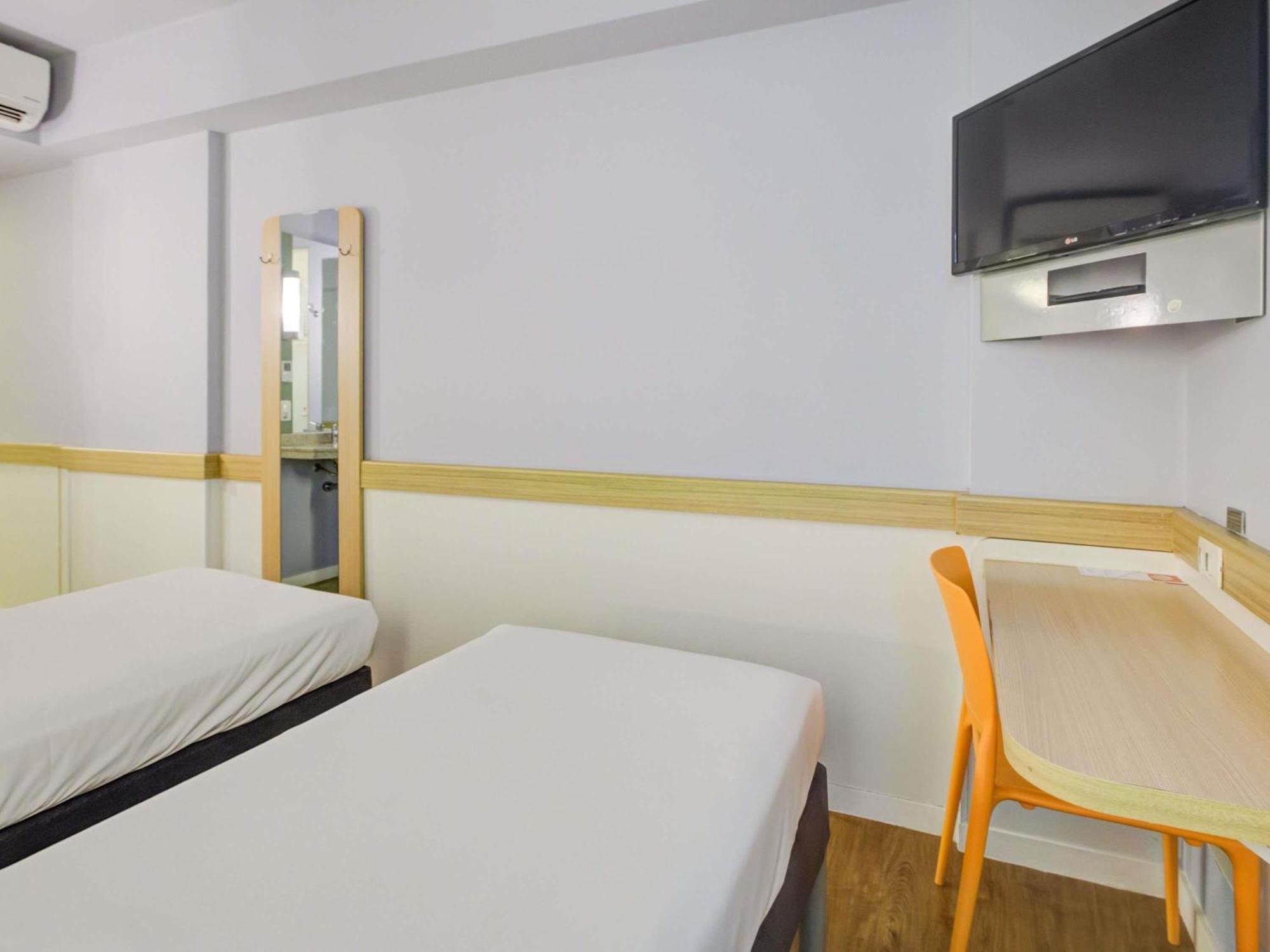 Apartment Twin Beds