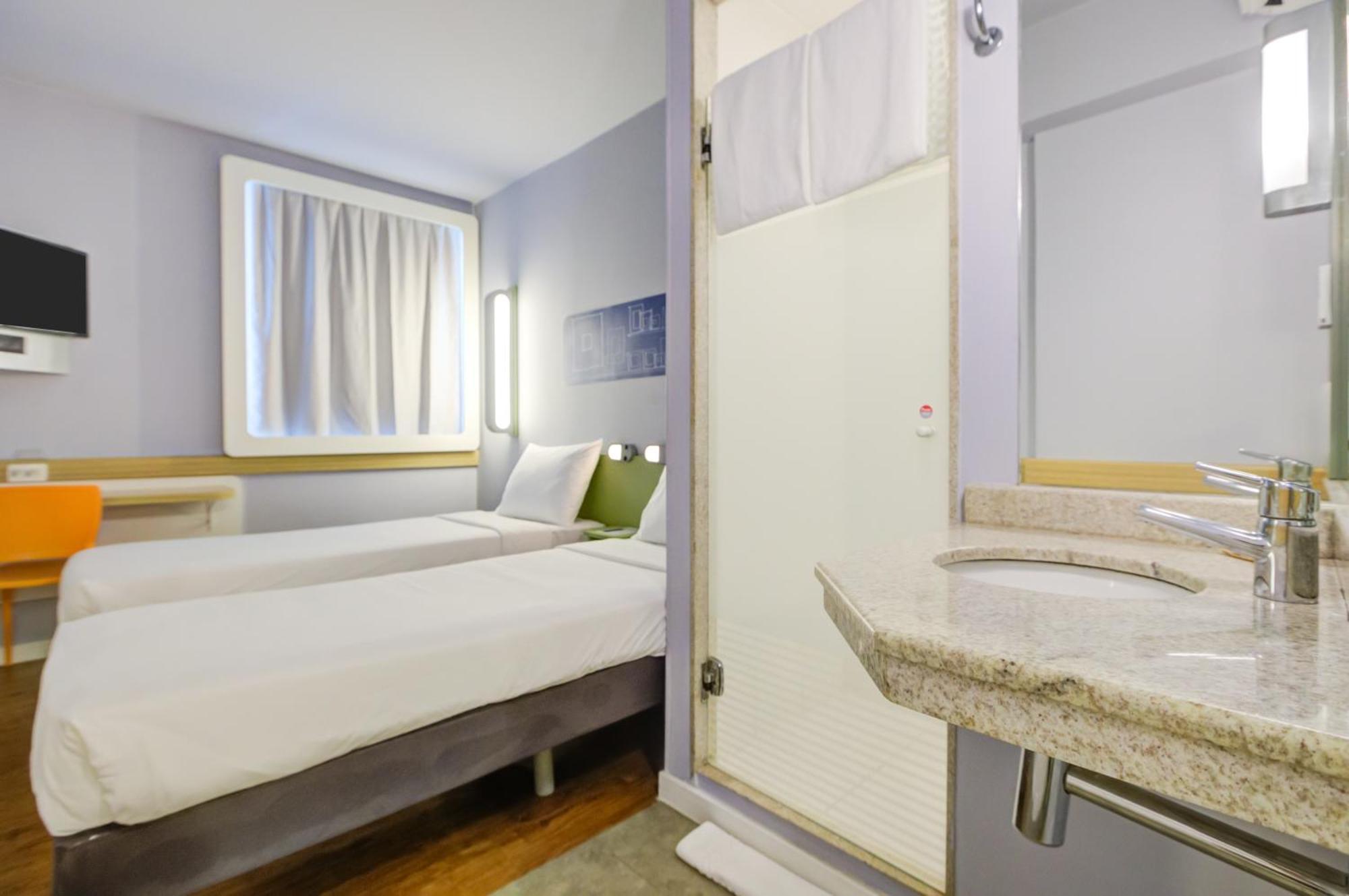 Apartment Twin Beds