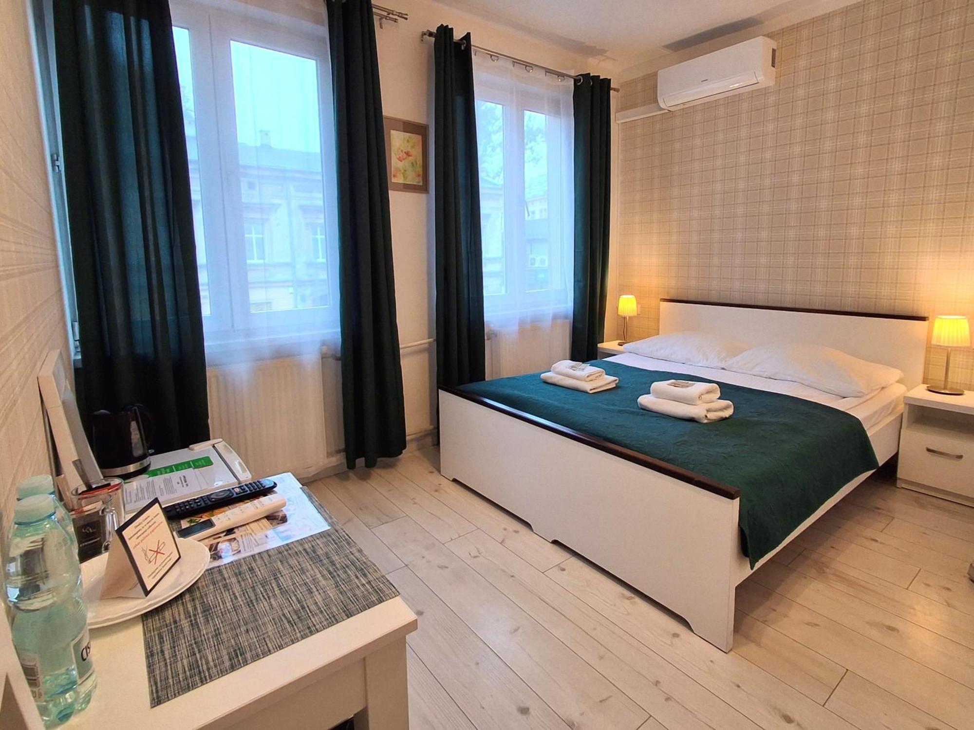 Deluxe Queen Room