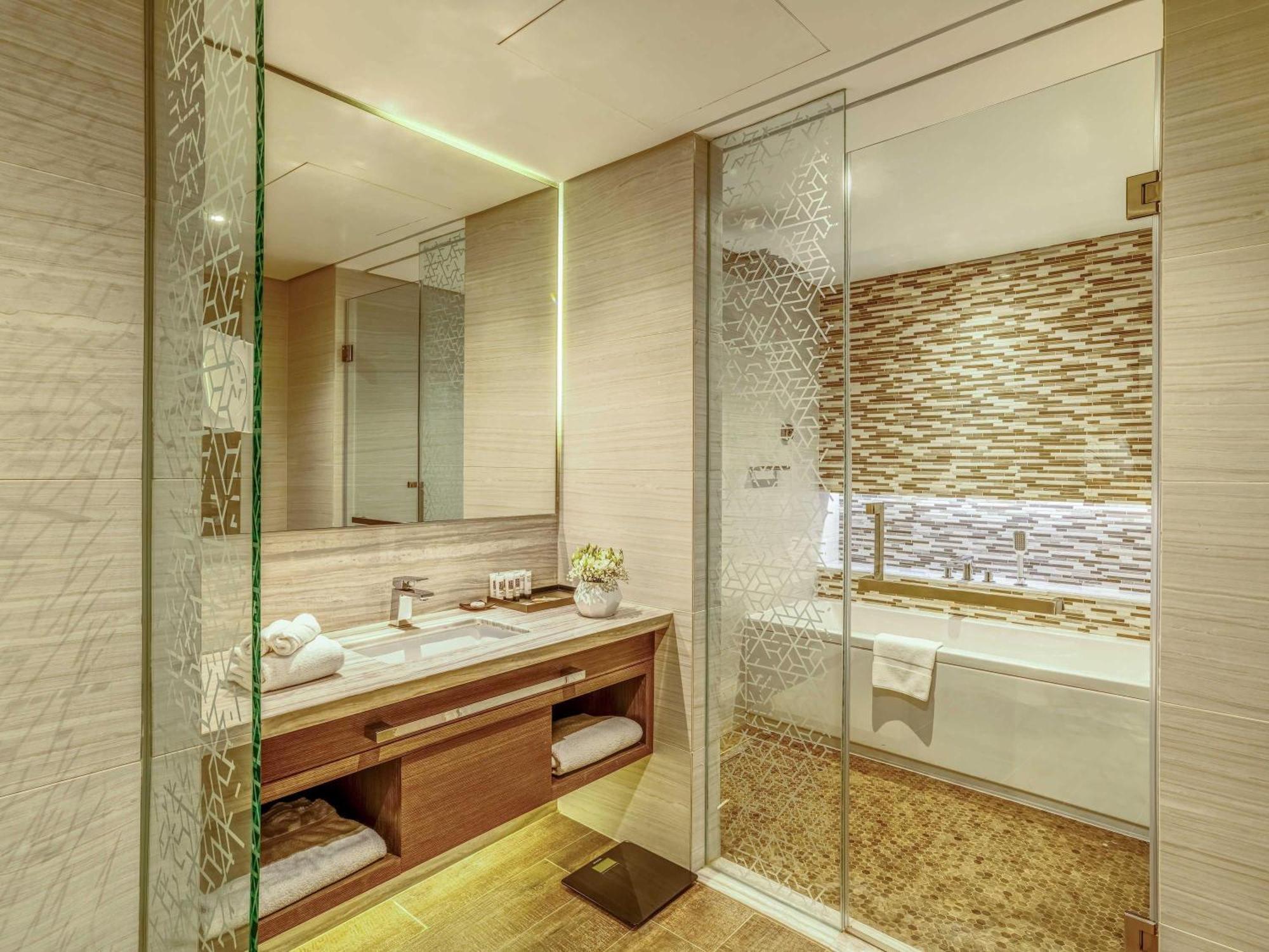 Superior King Room City View