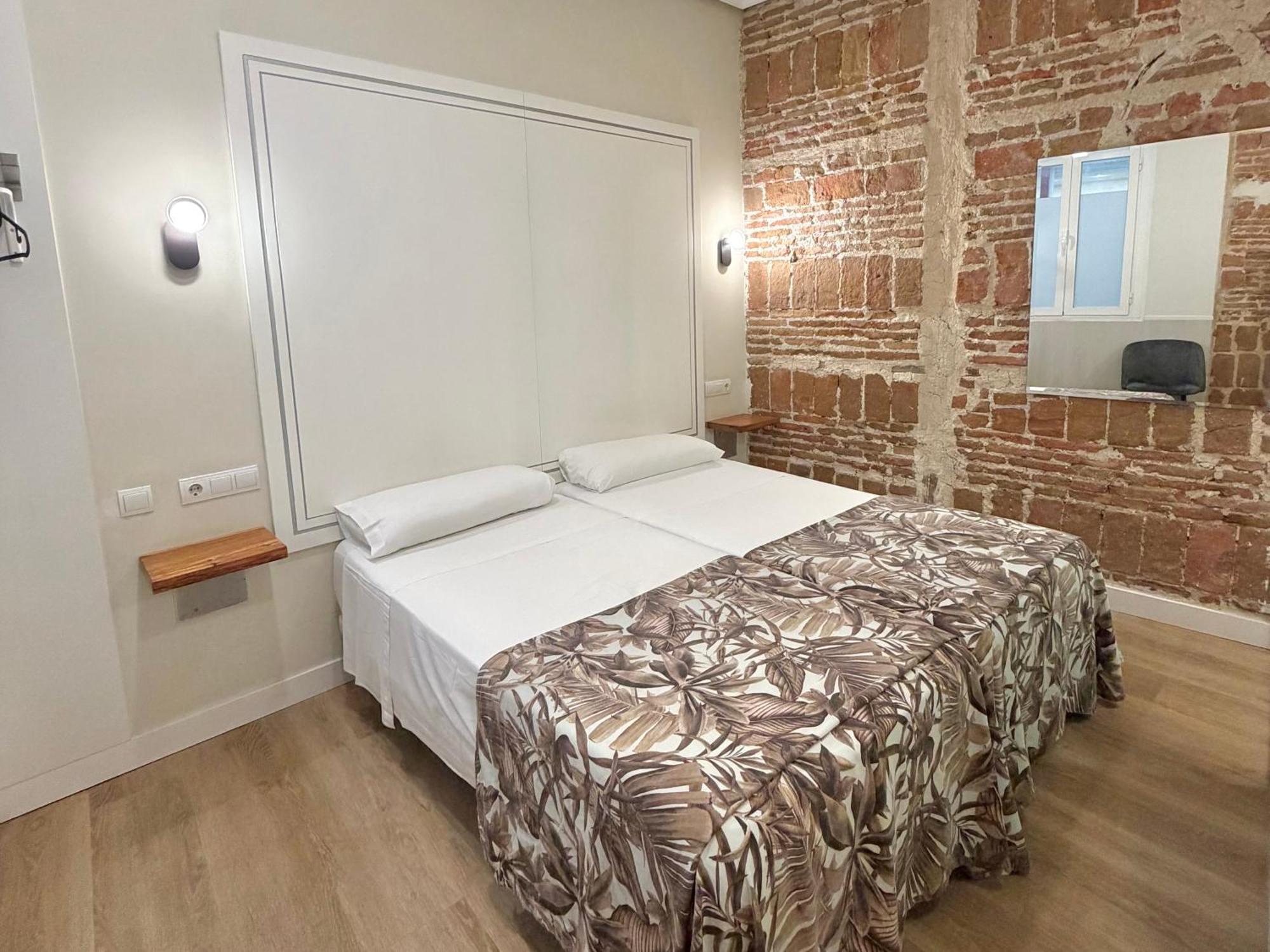 Twin Room Private Bathroom