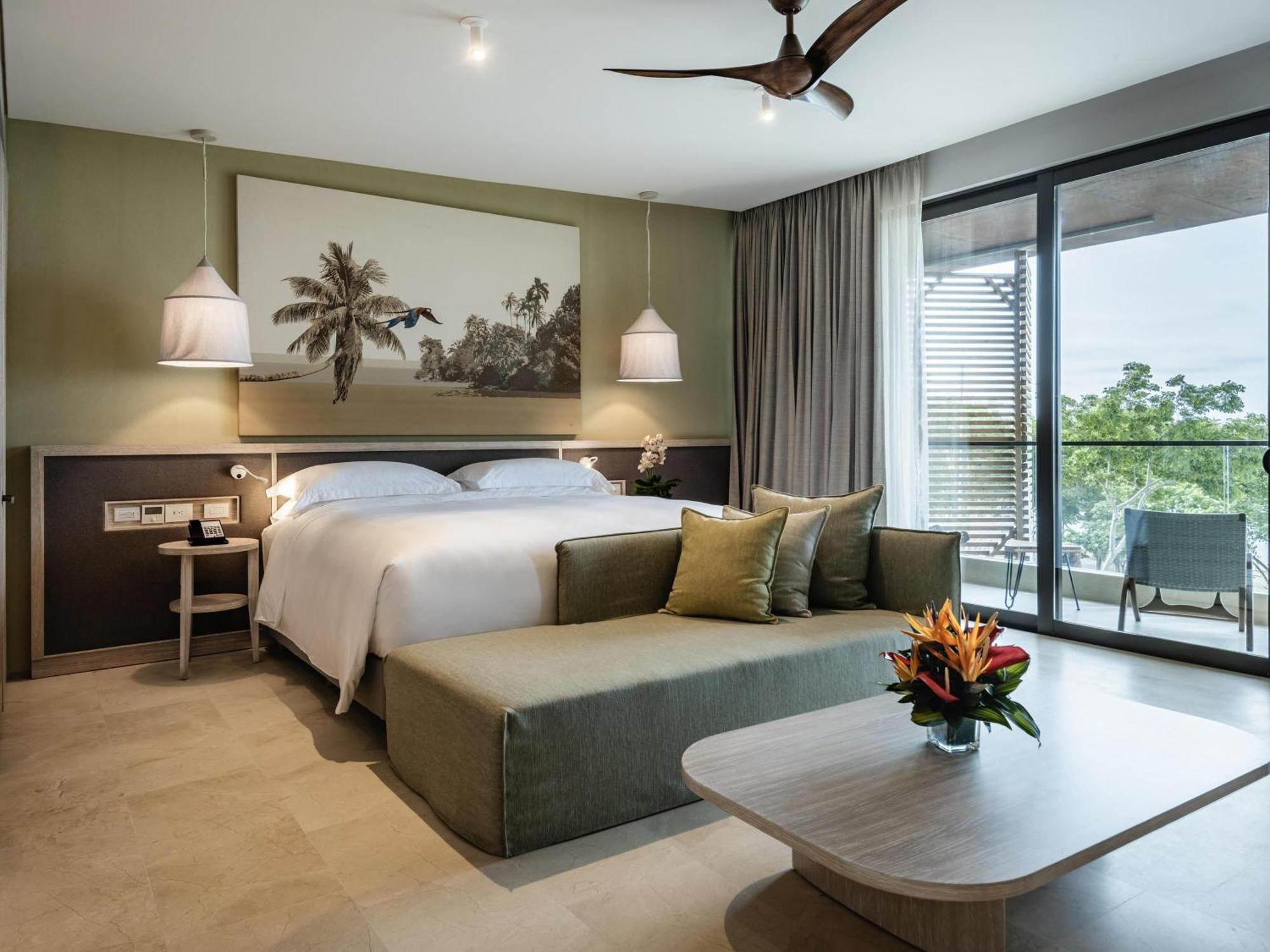 Junior King Suite Beach Front