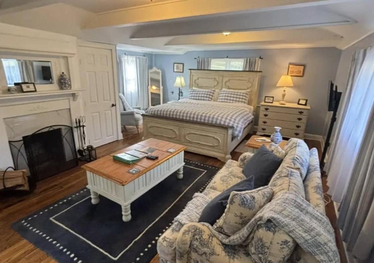 Cottage Six