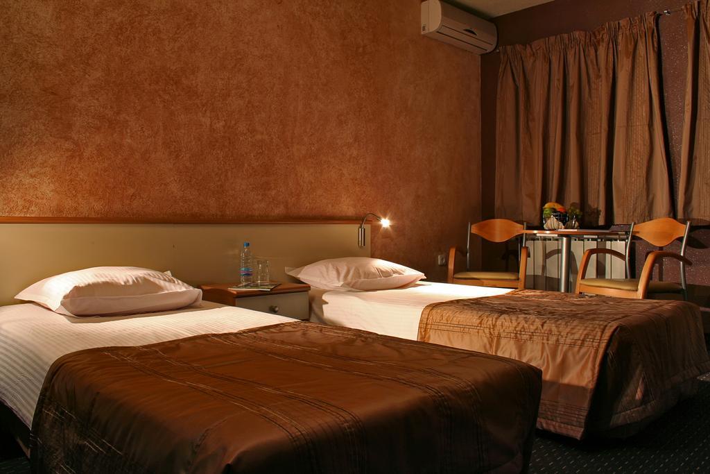 Tweepersoonskamer met 2 Aparte Bedden
