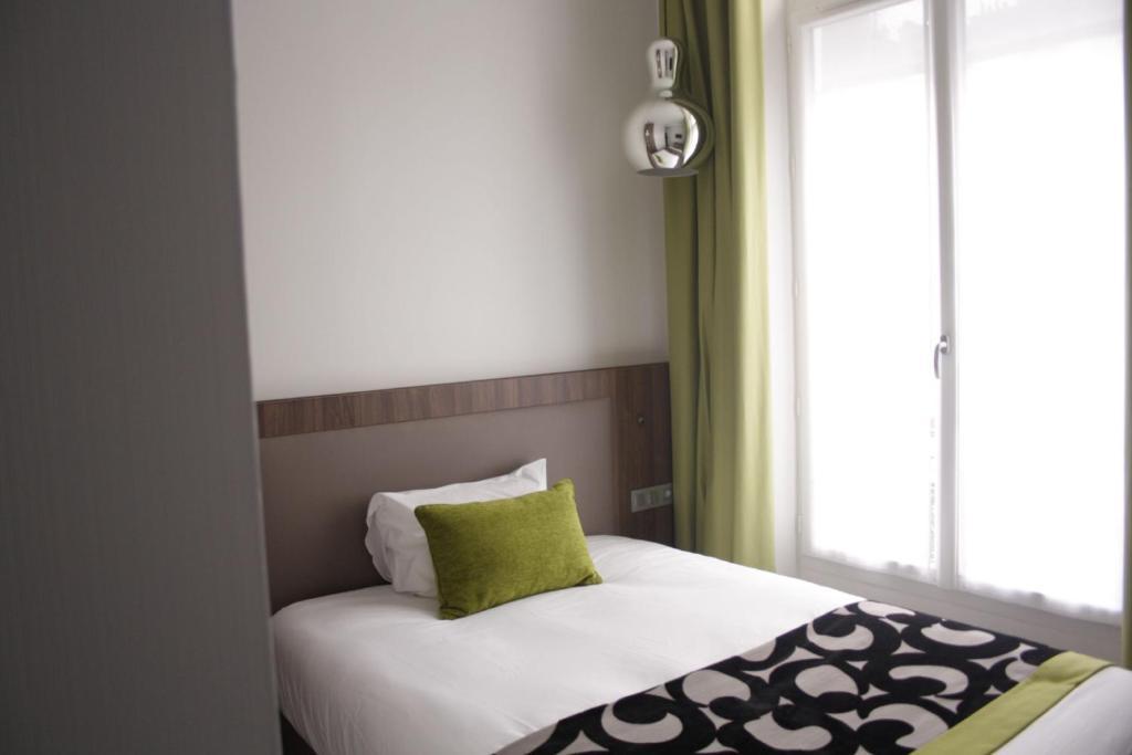 Single Room,678268722:JPEG