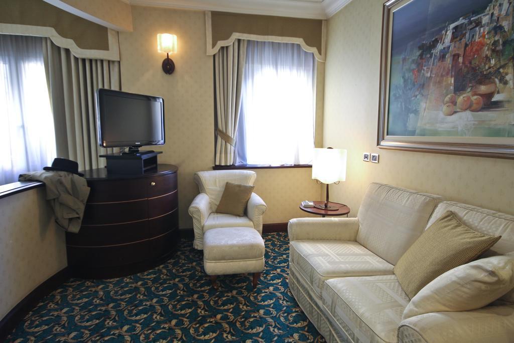 Deluxe Suite