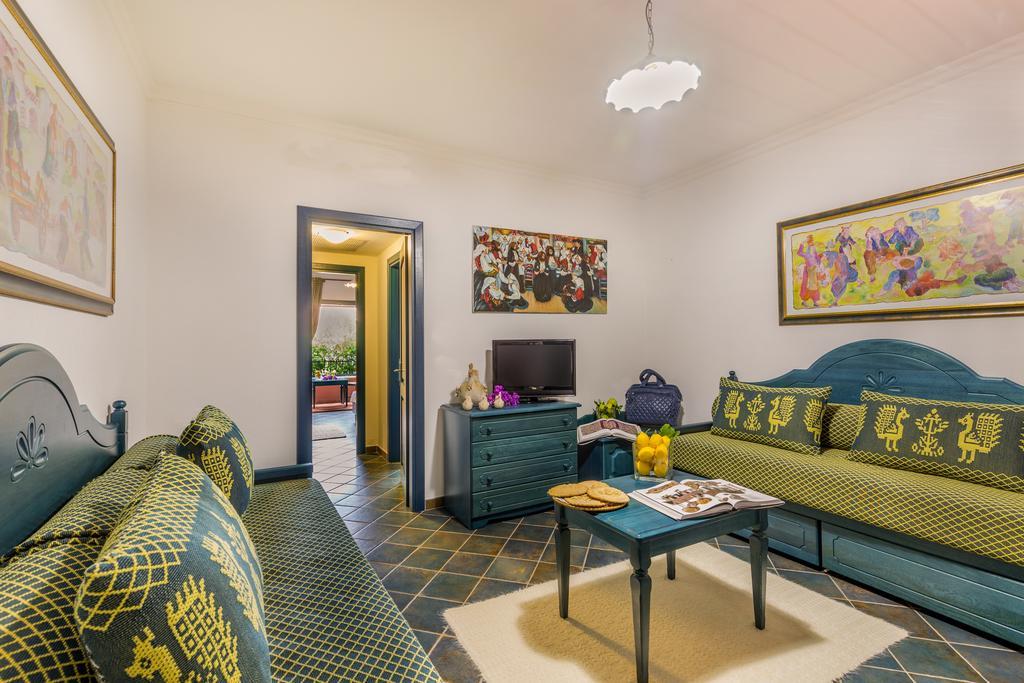 Family Room (2 Adults + 2 Children)