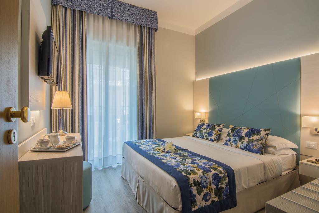 Doppelzimmer mit seitlichem Meerblick