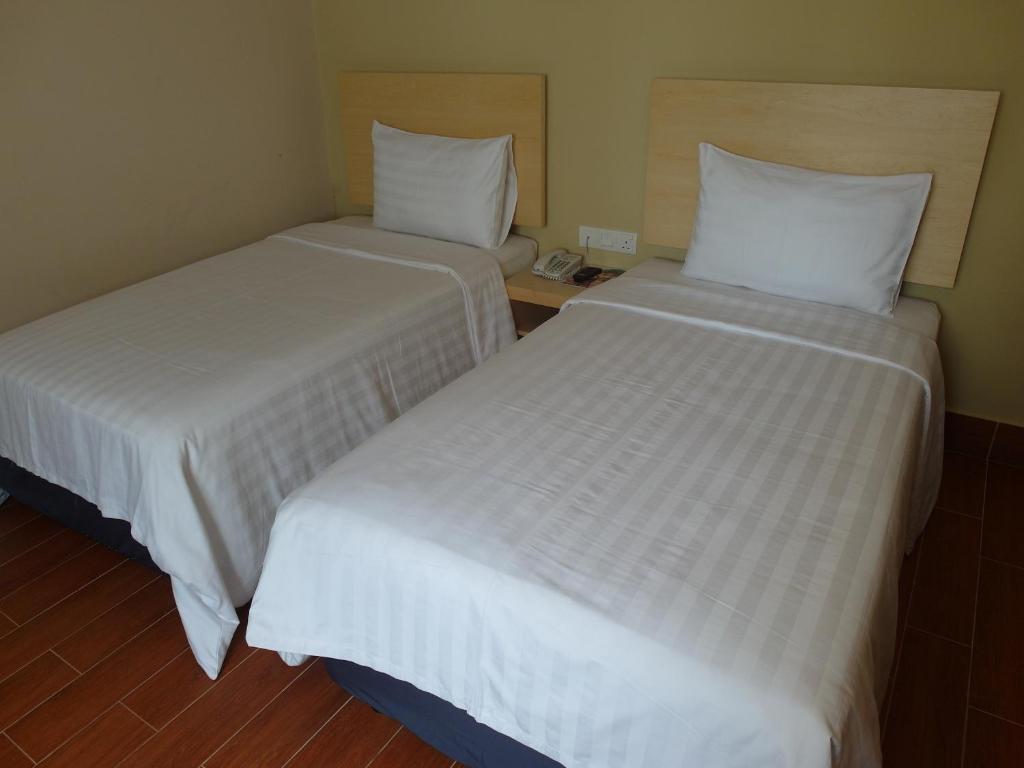 Deluxe Room ( King Bed with window )