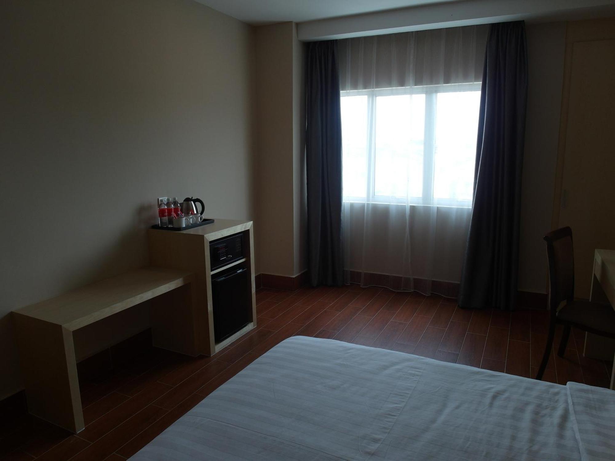 Family Triple 01 King bed & 01 Single bed