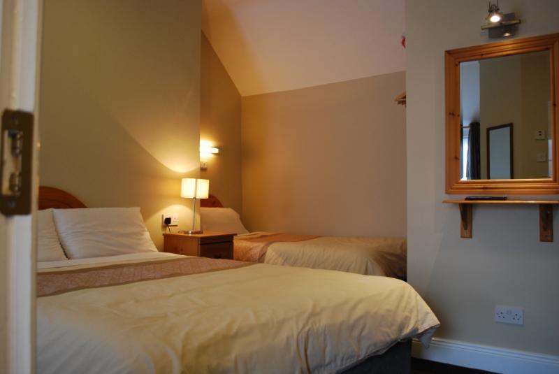 Dreibettzimmer mit eigenem Bad