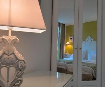 Zweibettzimmer mit Balkon