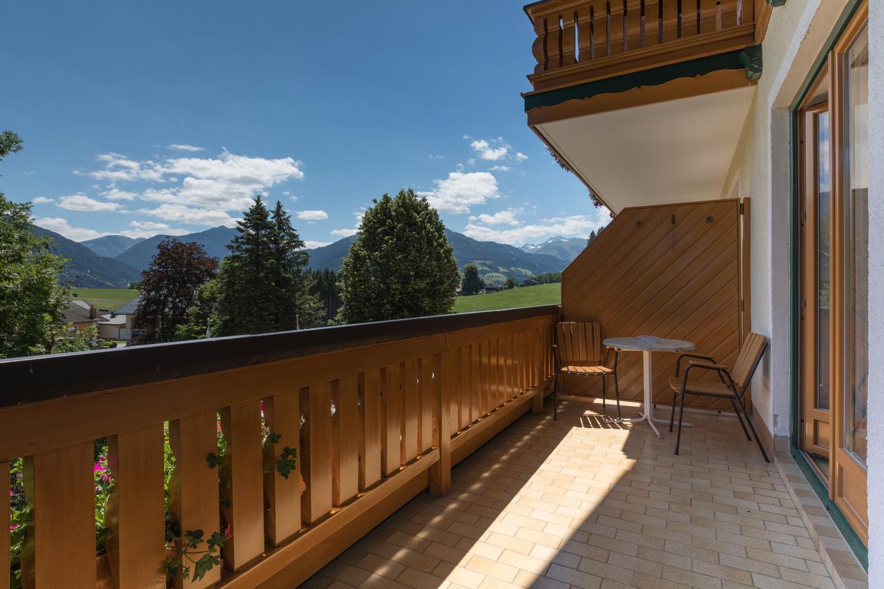 Doppelzimmer mit Balkon