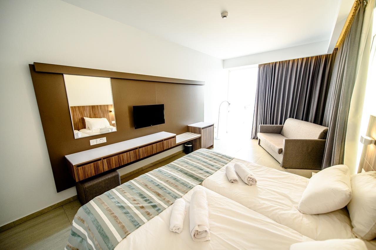 Double or Twin Room with Pool View