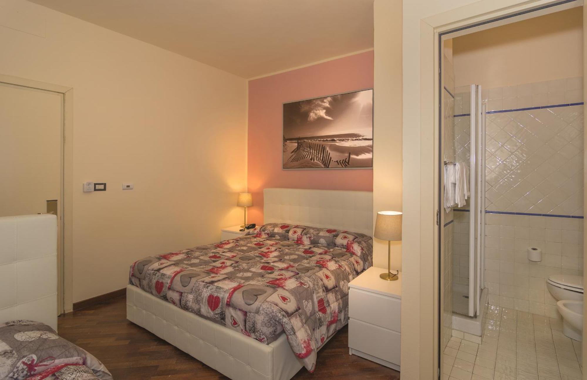 Triple Room,640985631:JPEG