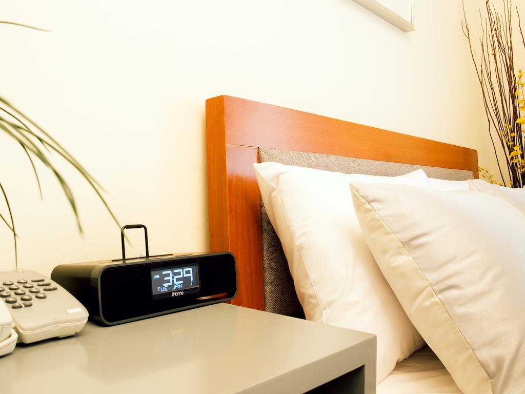 Chambre Lit Queen-Size avec Salle de Bains Privative