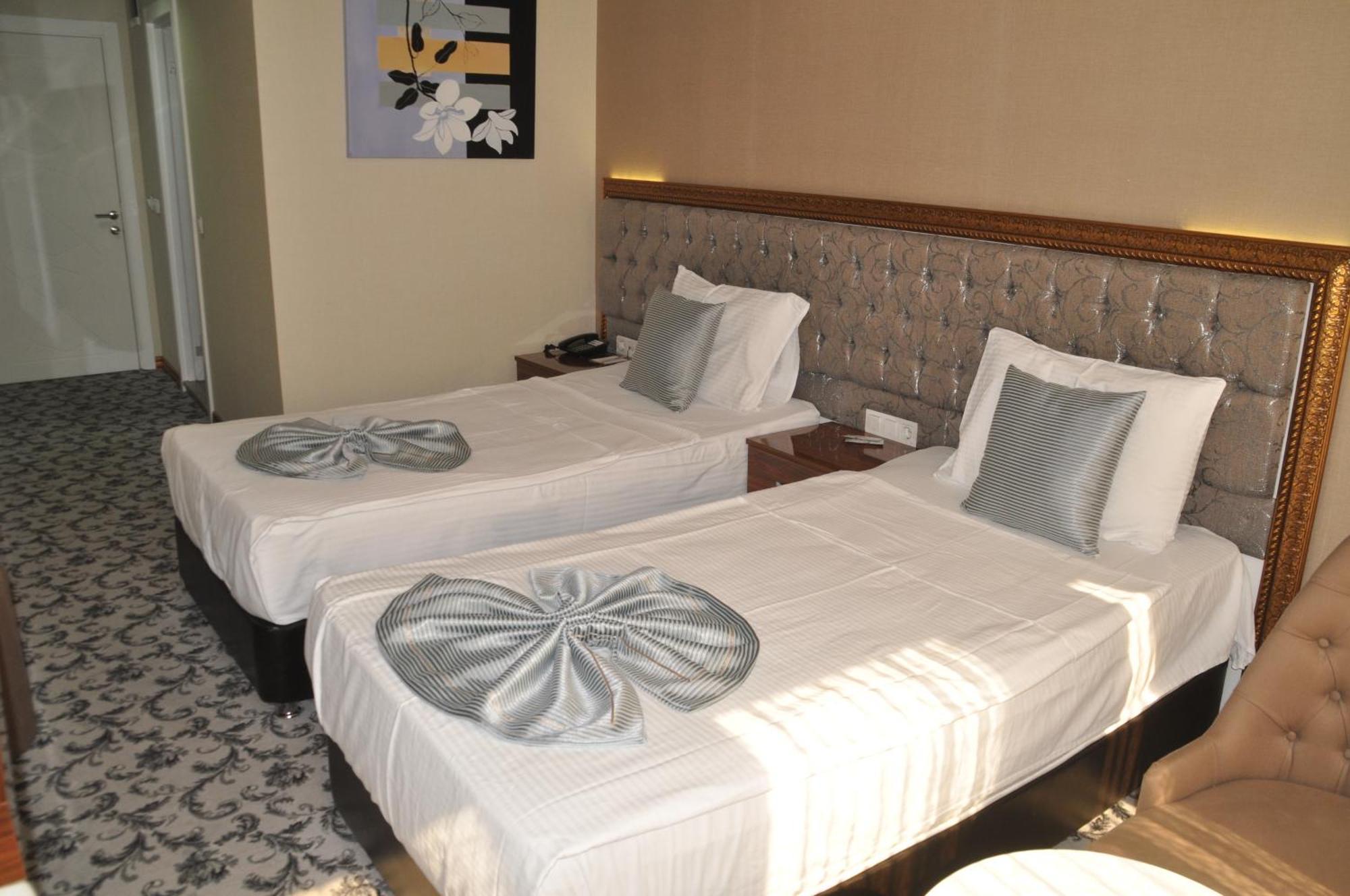 Standard Double or Twin Room,689648808:JPEG
