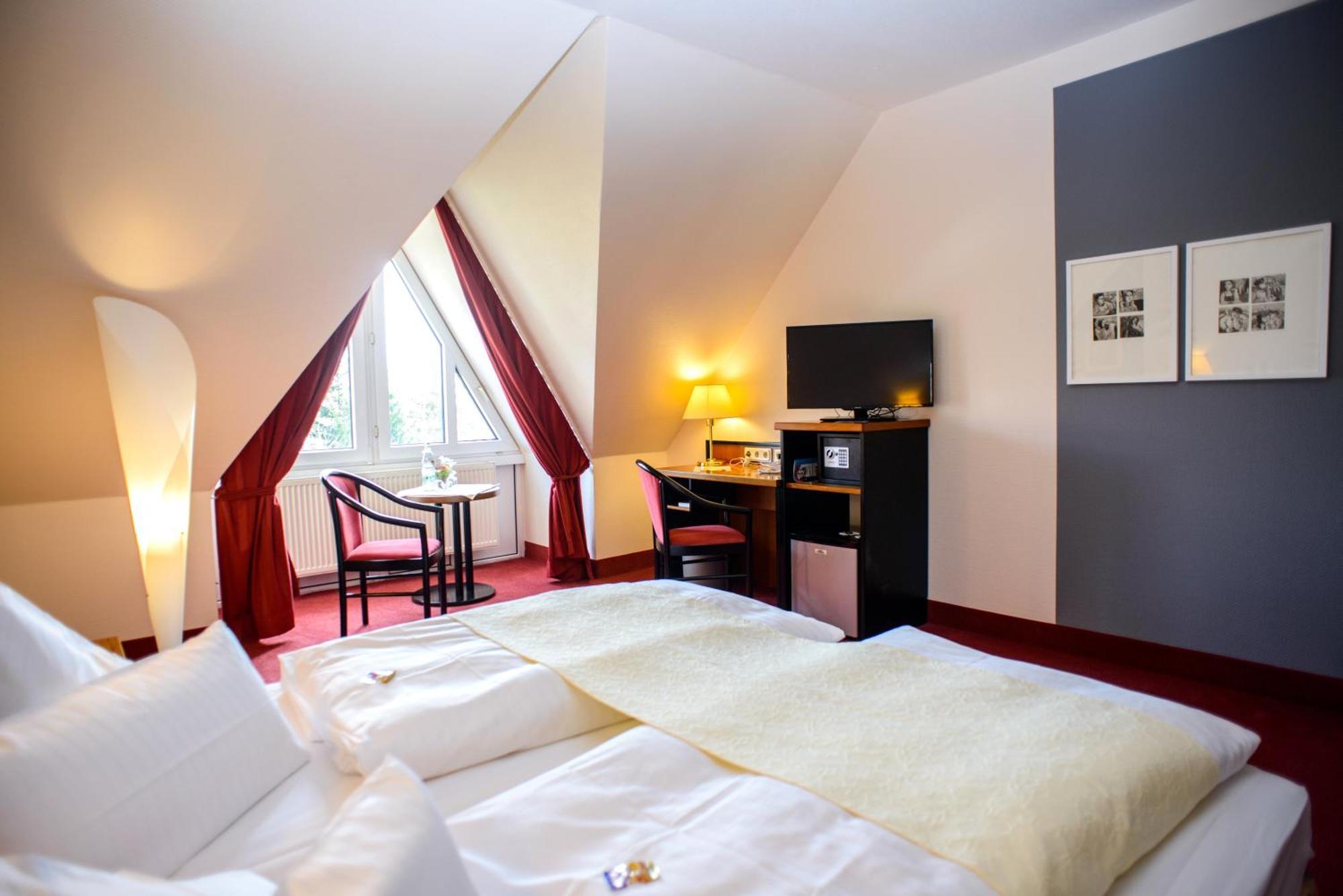 Double or Twin Room,403727490:JPEG