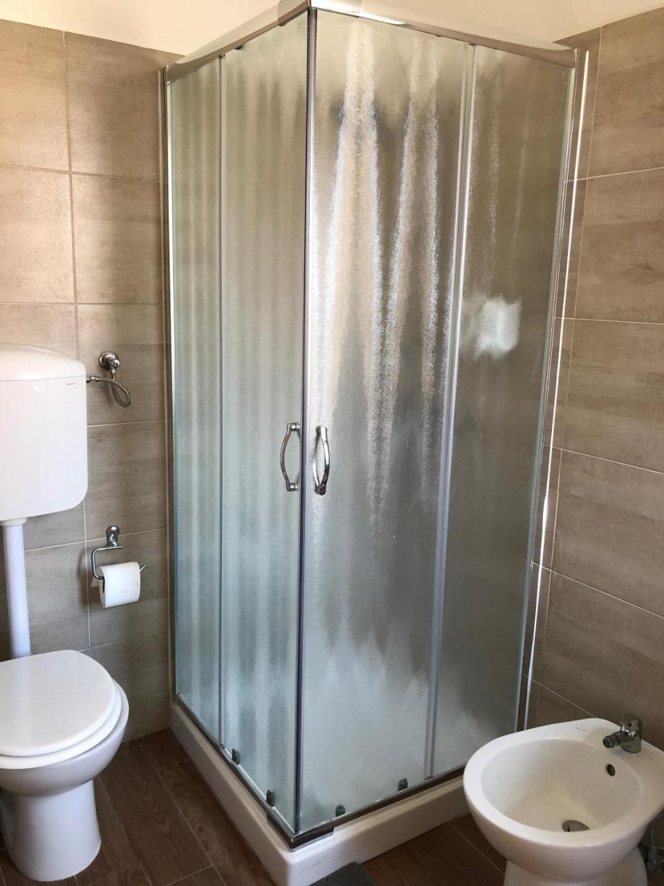 Posto Letto in Dormitorio Femminile con 6 Letti
