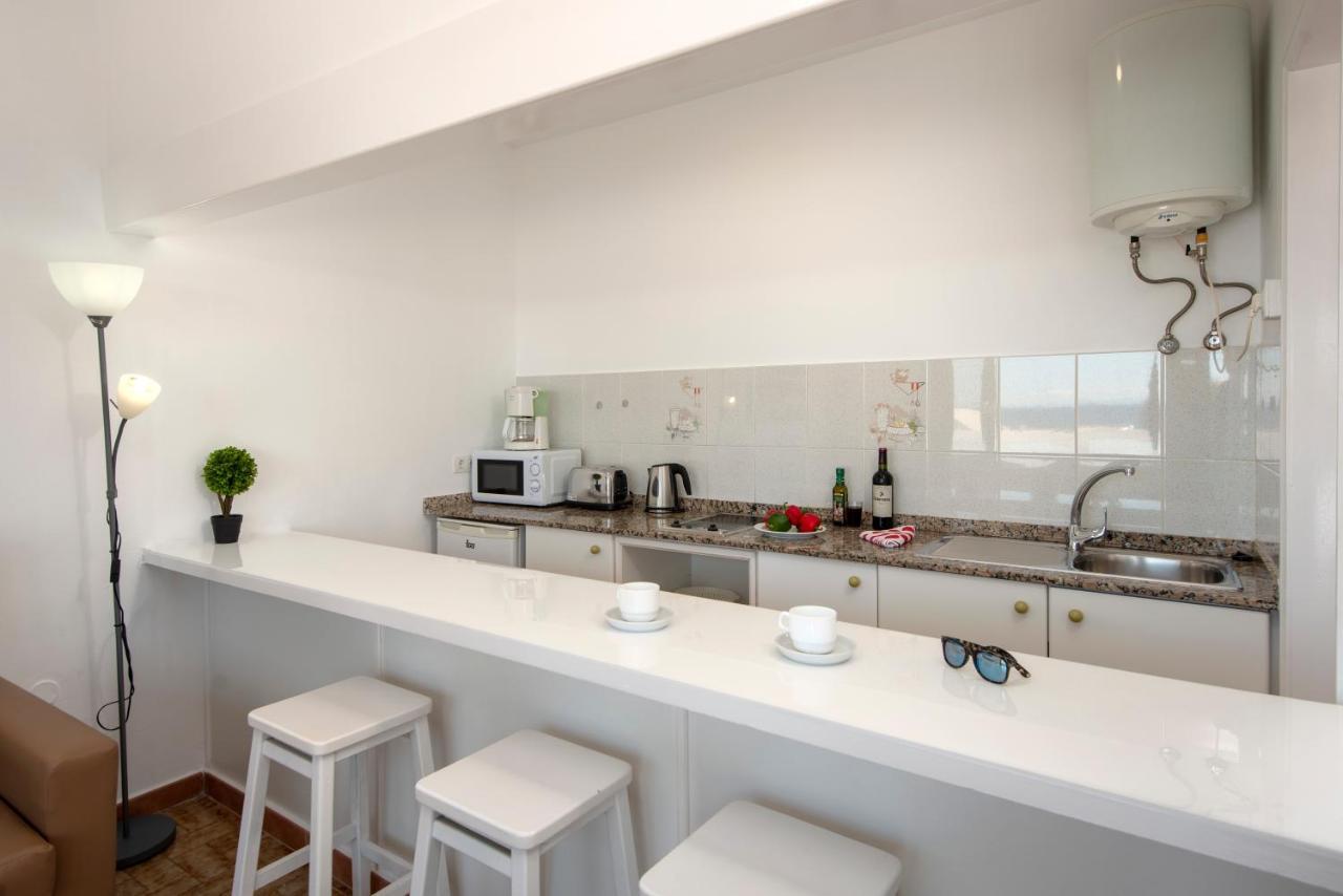 One-Bedroom Apartment Sea View
