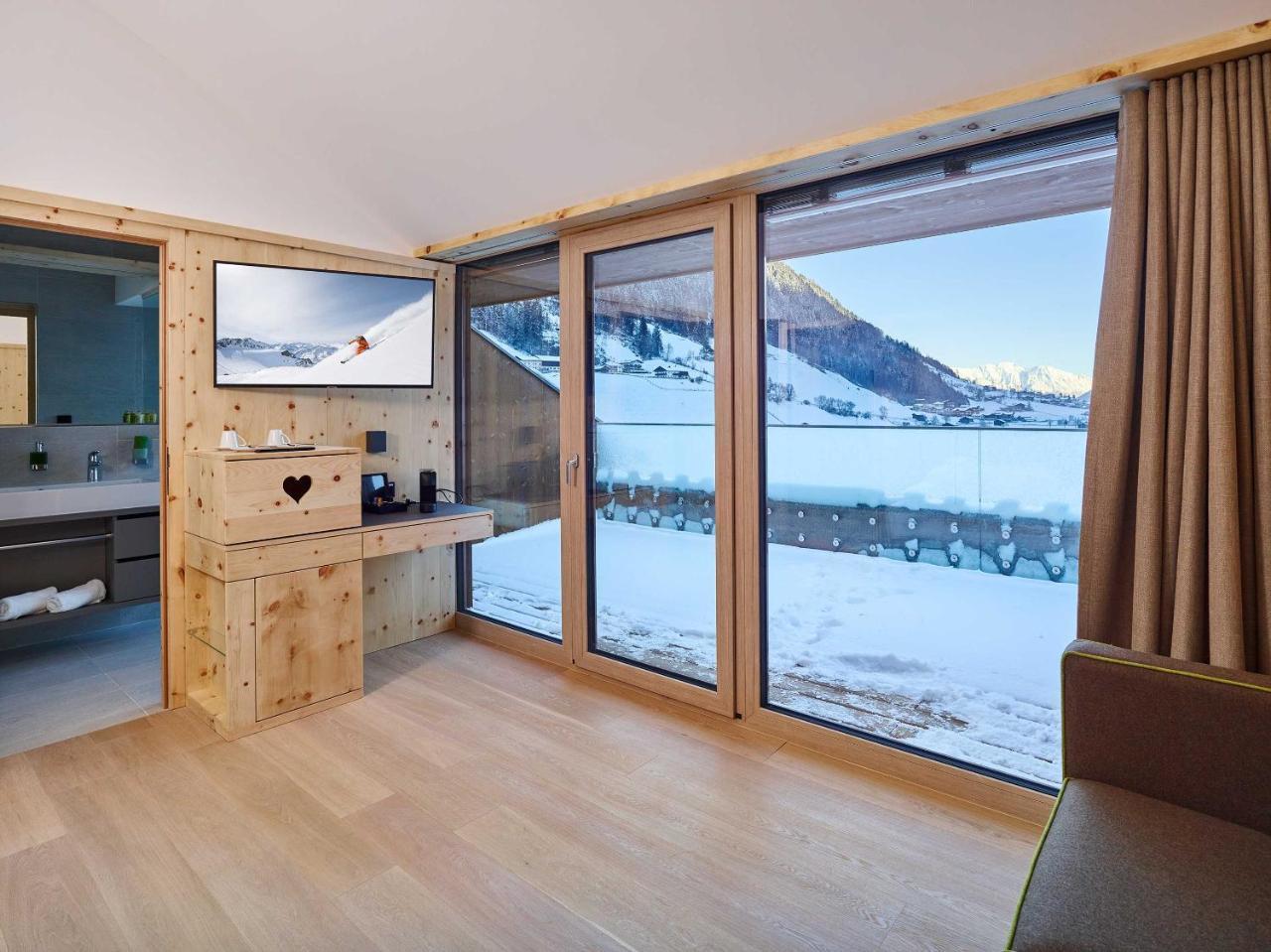 Deluxe Double or Twin Room Balcony