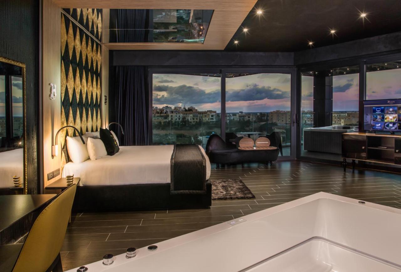 Suite Superior com Terraço e Banheira de Hidromassagem