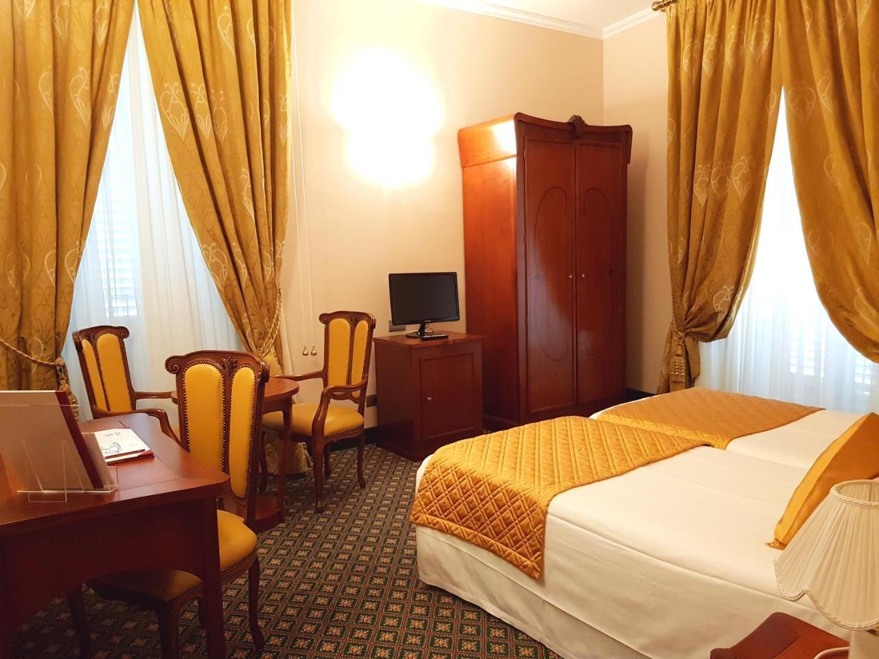 Quarto com Cama de Casal ou 2 de Solteiro