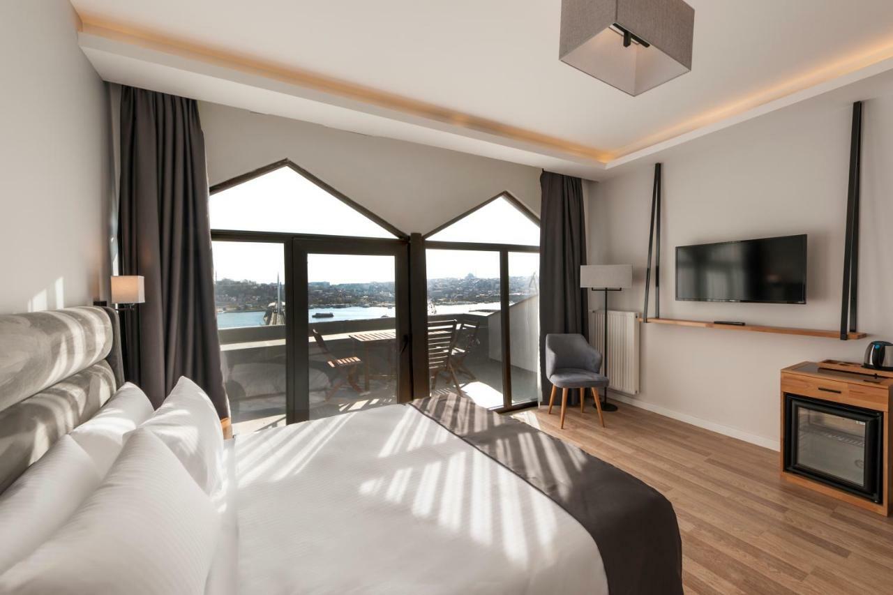 Deluxe tweepersoonskamer met balkon en uitzicht op zee