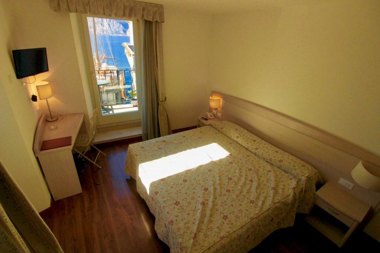 Double or Twin Room with Balcony and Lake View,1403438519:JPEG