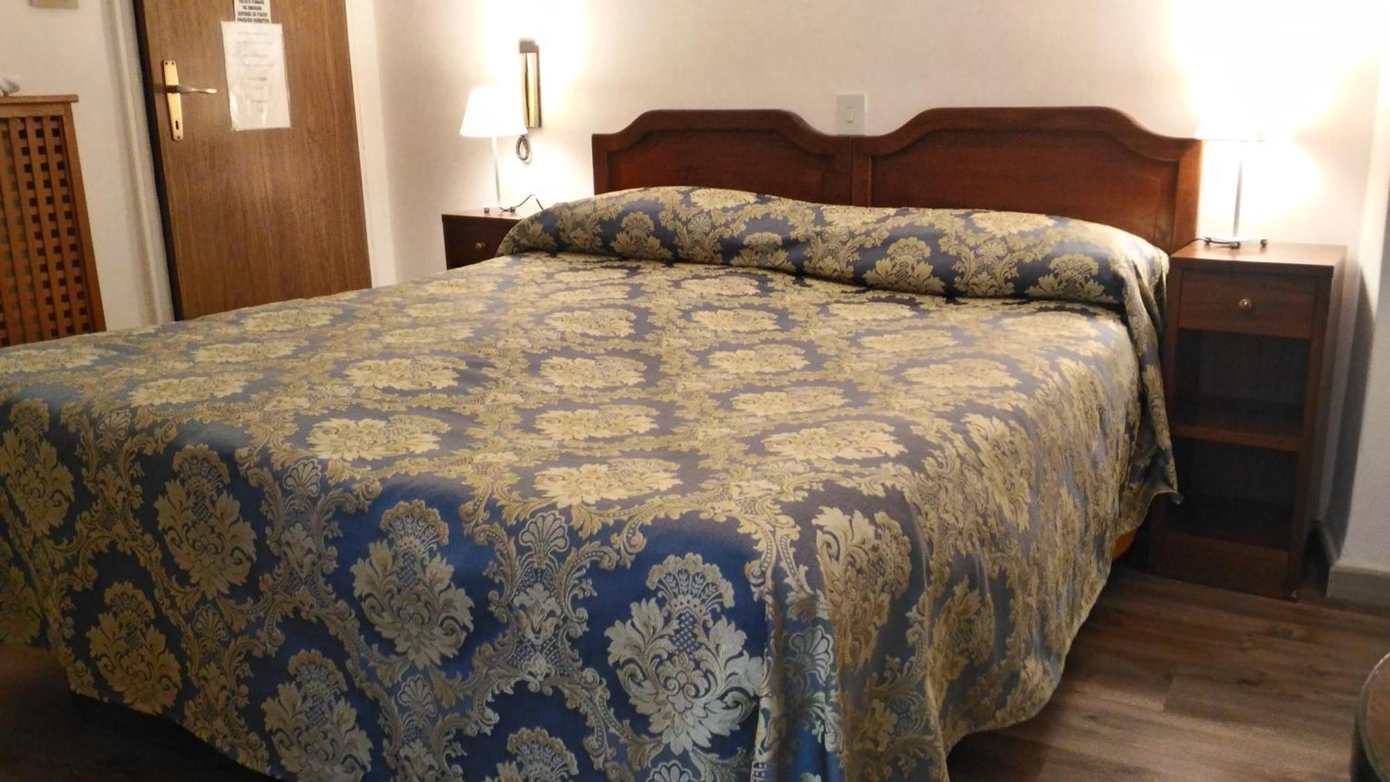 Double or Twin Room with Shared Bathroom,822784349:JPEG