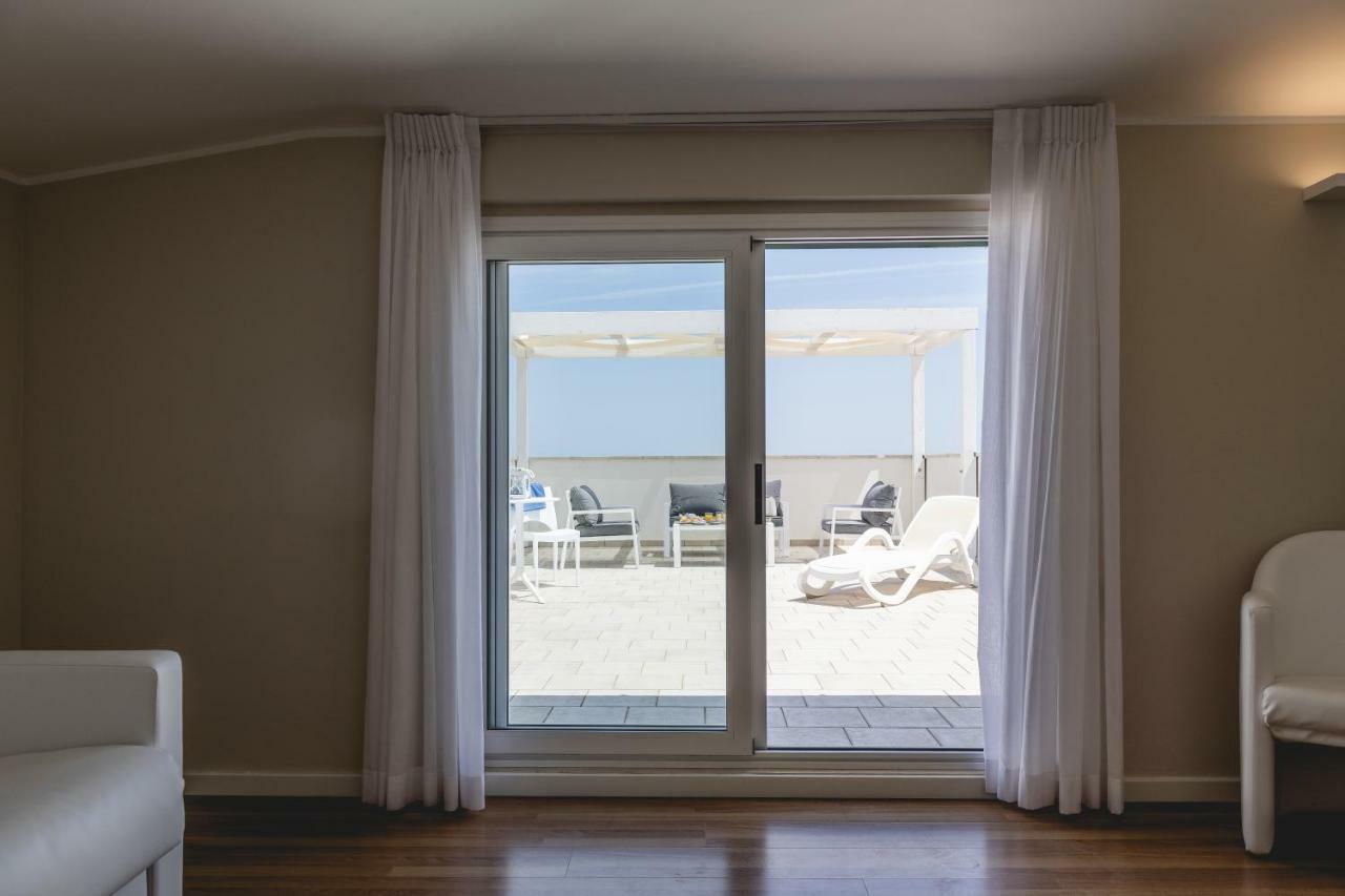 Deluxe Suite with Sea View,831836423:JPEG