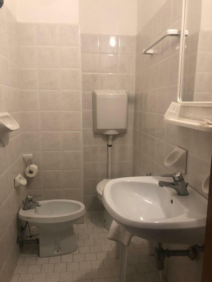 Doppel- oder Zweibettzimmer