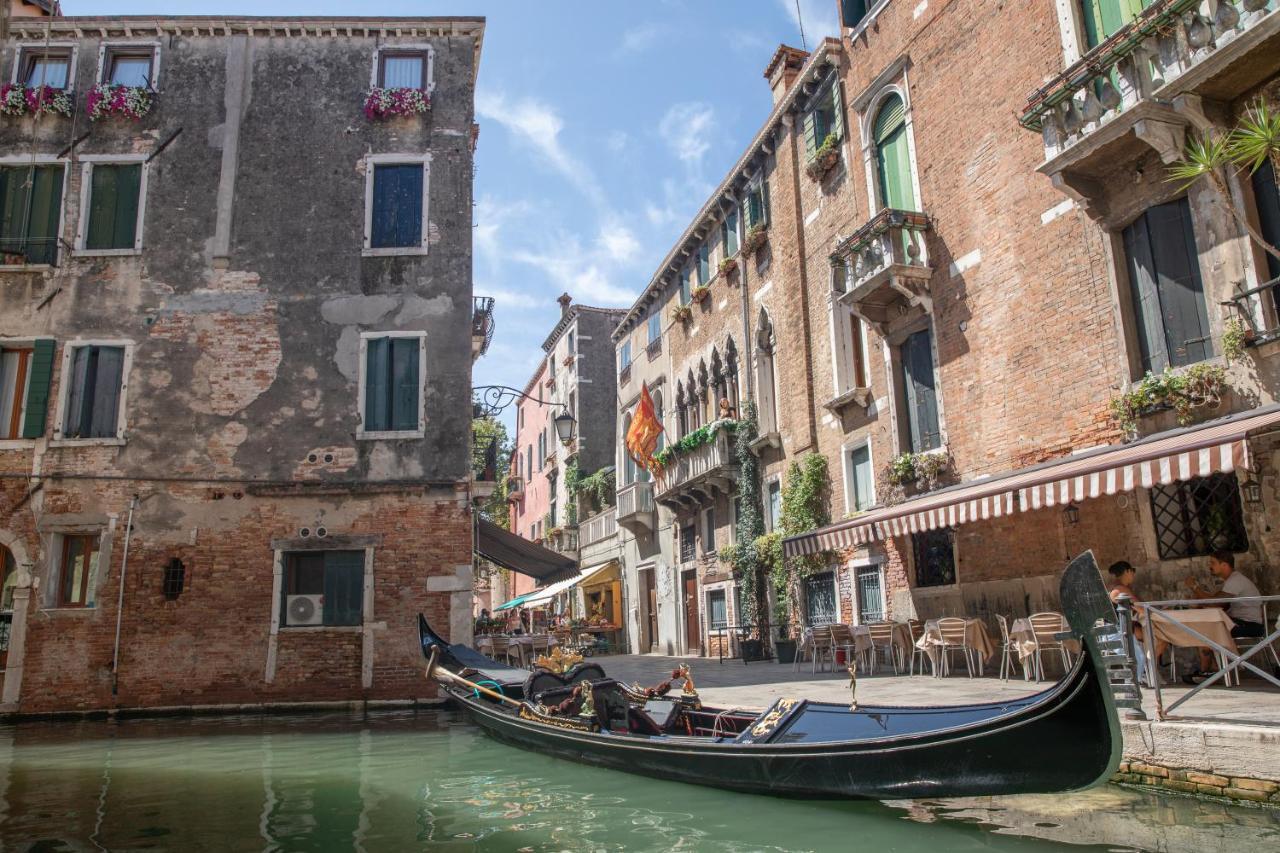 Double Room Balcony Canal View Private External Bathroom Aisle