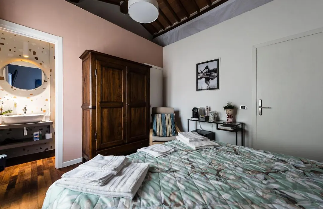 Warm Walls - Rooms-1