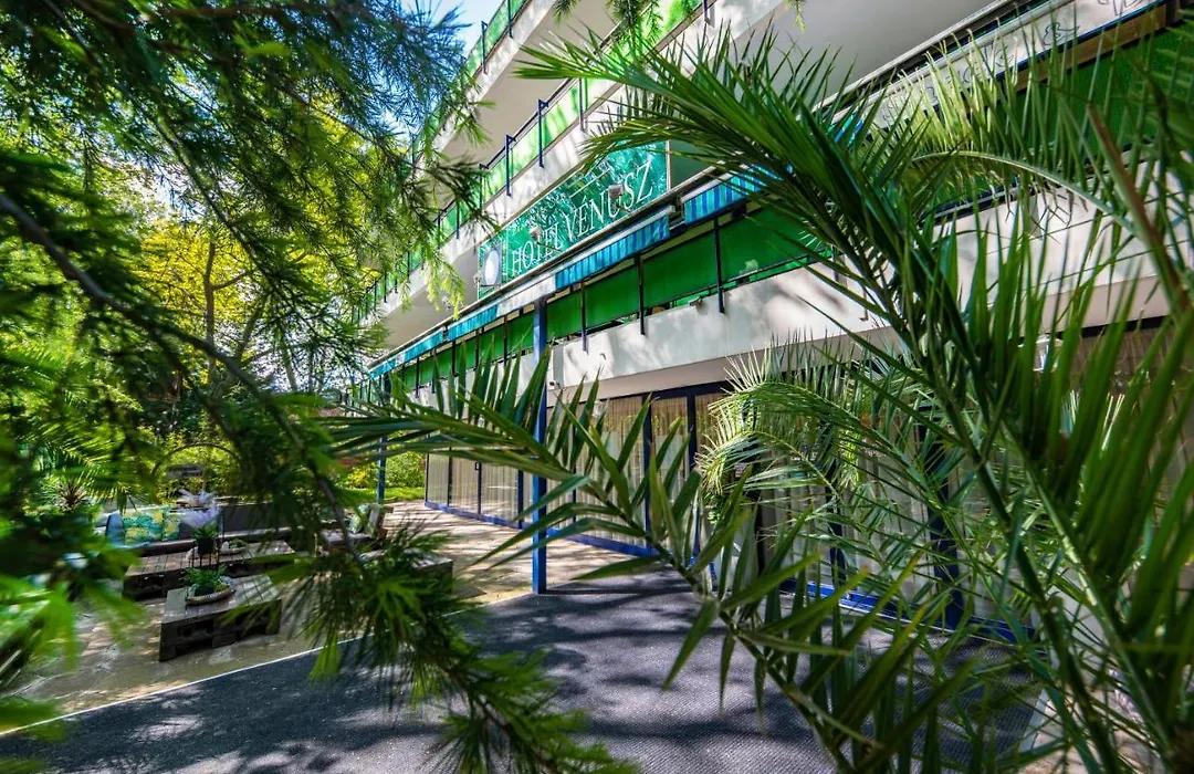 Venusz Hotel-1