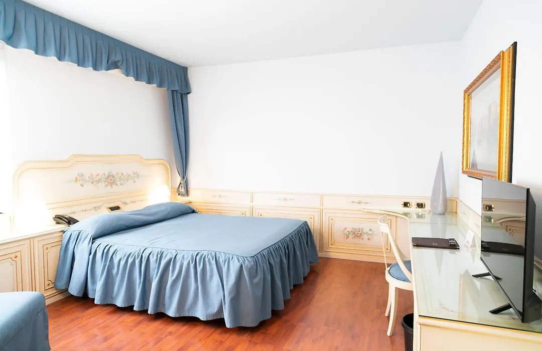Melas Hotel-1