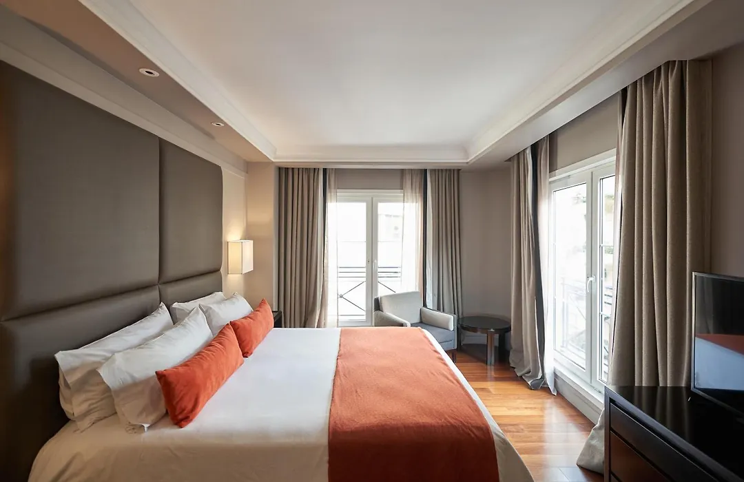 Carles Hotel-1