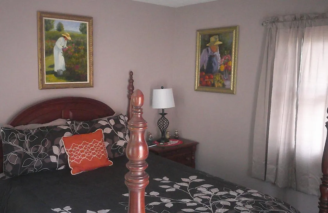 Lil Black Bear Inn-1