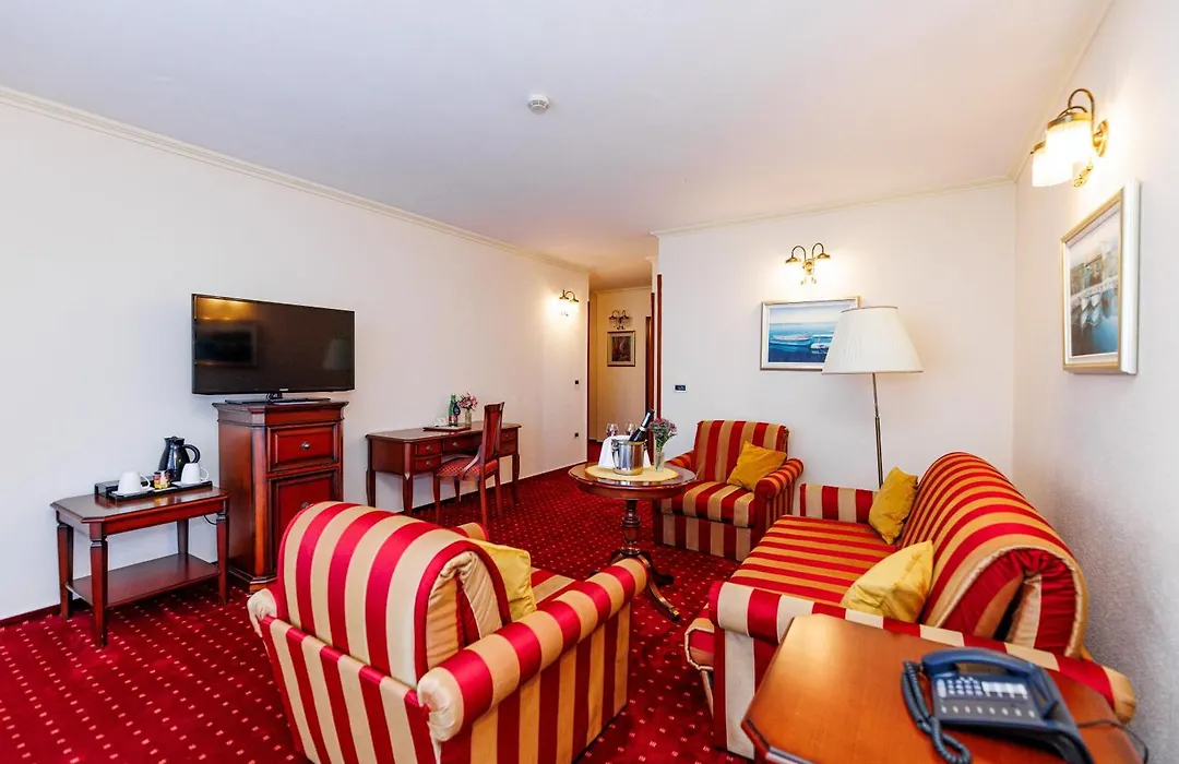 Hotel Savoy-1