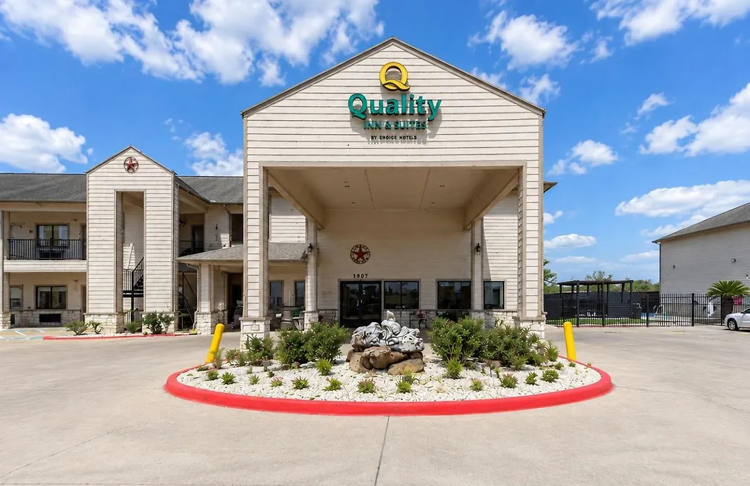 Quality Inn & Suites Victoria South-1