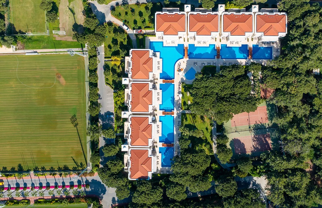 Bellis Deluxe Hotel & Heated For Winter Aqua Park-1