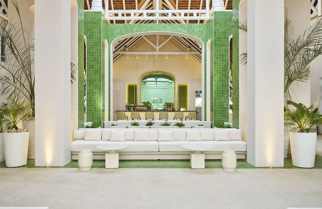 Lux* Belle Mare Resort & Villas-1