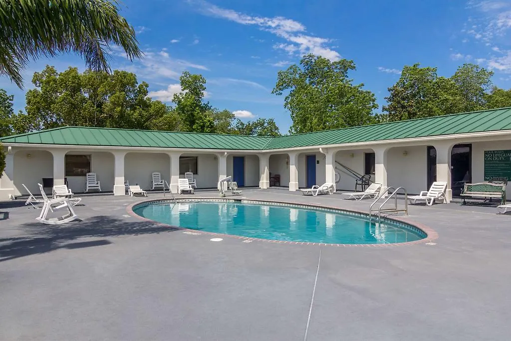 Motel 6 Waycross-1