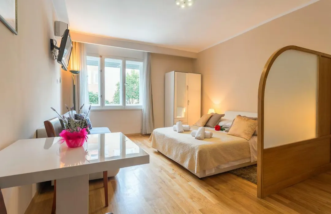 Golden Split Rooms-1