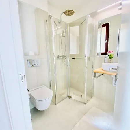 Hotel Apartment With 2-En Suite Bedrooms-3