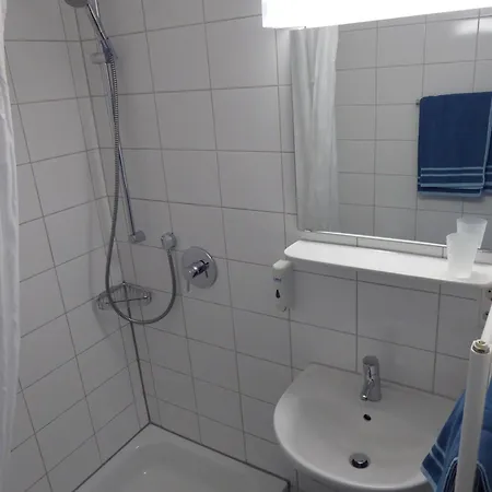 Doppelzimmer mit Albblick-3
