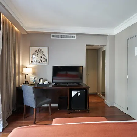 Carles Hotel-2
